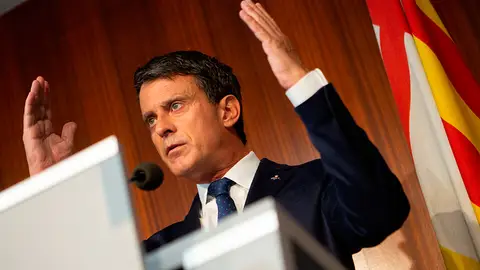 Manuel Valls durante la rueda de prensa en la que ha cargado duramente contra Ciudadanos Manuel Valls durante la rueda de prensa en la que ha cargado duramente contra Ciudadanos