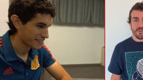 Vallejo escucha el mensaje de Fernando Alonso