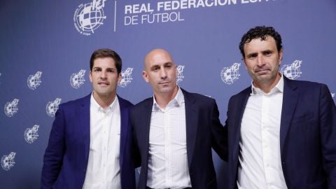 Robert Moreno, junto a Rubiales y Molina