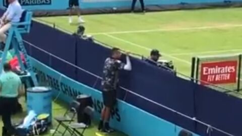 Kyrgios y su 'extra&ntilde;o' descanso en su partido en Queens