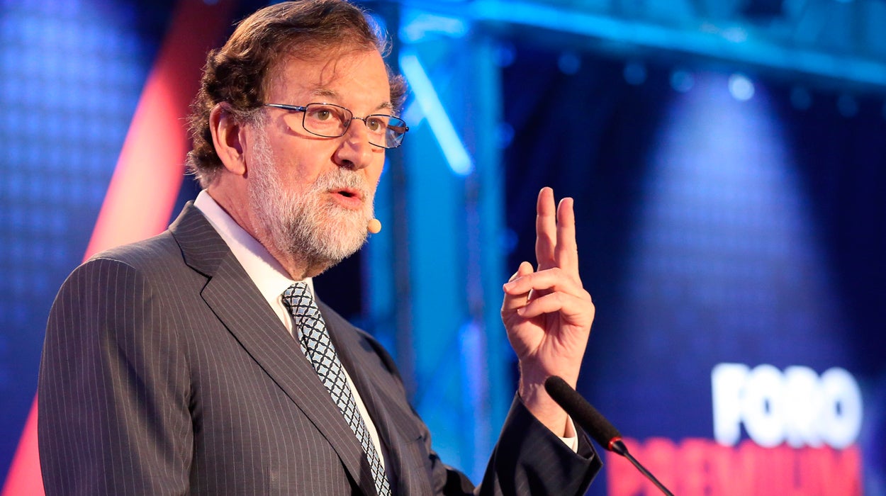 Rajoy pide un "gobierno lo más centrado posible" con una mayoría absoluta Rajoy pide un "gobierno lo más centrado posible" con una mayoría absoluta
