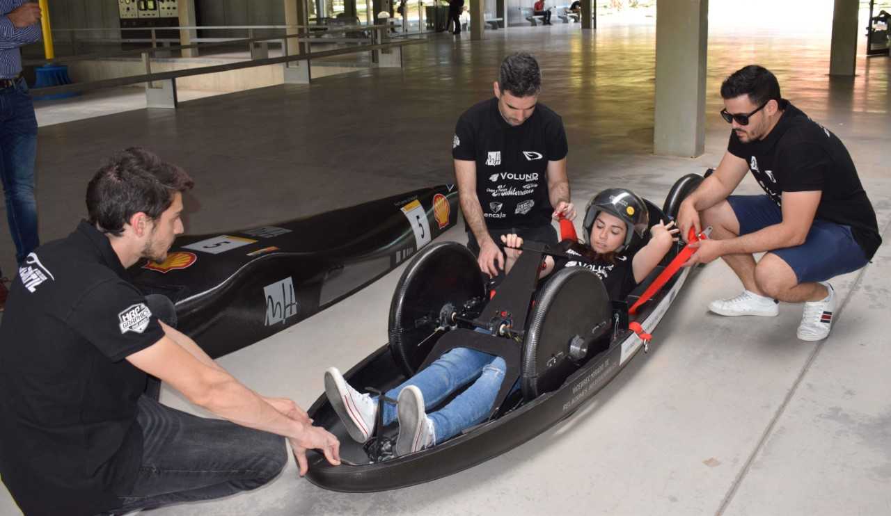 Estudiantes de la UMH renuevan el Dátil 19 para mantener el récord de recorrer 1.556 kilómetros con un litro de combustible Estudiantes de la UMH renuevan el Dátil 19 para mantener el récord de recorrer 1.556 kilómetros con un litro de combustible