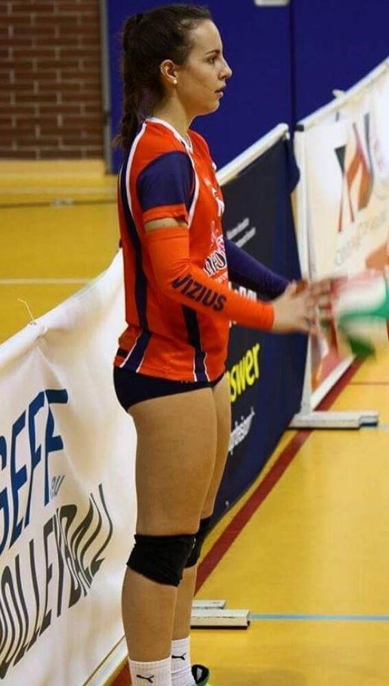 Belén Medina dejó el Club Voleibol Elche, tras el ascenso a Superliga-1, para centrarse en sus estudios.