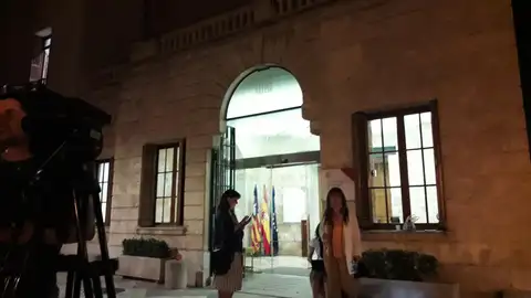 Imagen de la fachada del Parlament balear durante las negociaciones del Pacte de Govern. Preacuerdo en el Govern balear