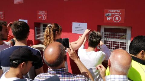 Cartel de "No hay entradas" en las taquillas de Son Moix