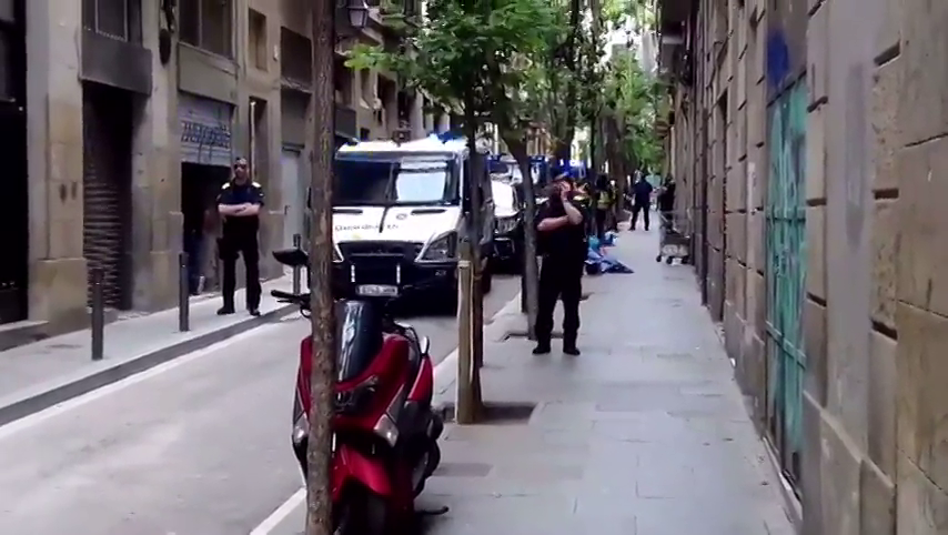 50 detenidos en una operación antidroga en el Raval con más de 1000 policías 50 detenidos en una operación antidroga en el Raval con más de 1000 policías
