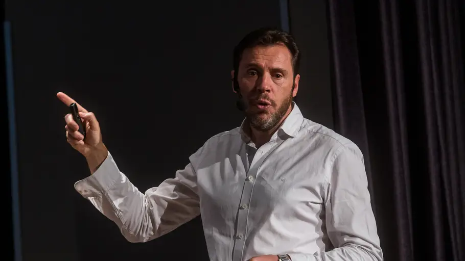 El Grupo Socialista en el Ayuntamiento de Valladolid presenta su balance de mandato. En la imagen el actual alcalde y candidato a la reelección por el PSOE al Ayuntamiento de Valladolid, Óscar Puente, durante su intervención El Grupo Socialista en el Ayuntamiento de Valladolid presenta su balance de mandato. En la imagen el actual alcalde y candidato a la reelección por el PSOE al Ayuntamiento de Valladolid, Óscar Puente, durante su intervención