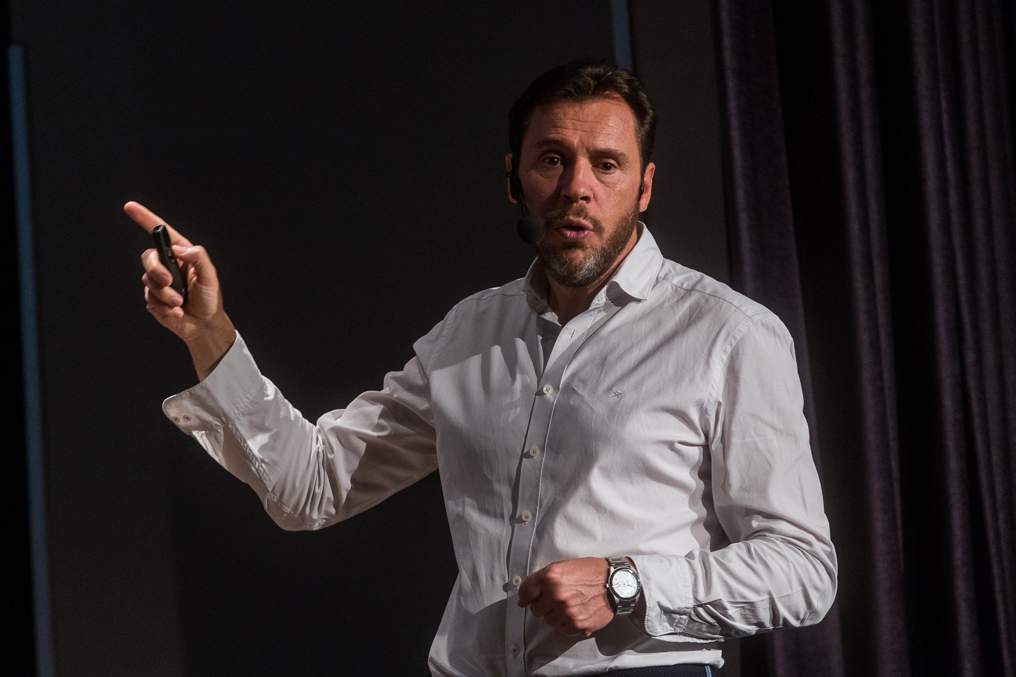 Óscar Puente: "Si la foto de Rivera e Iglesias no tiene tanta transcendencia, no sé por qué se molestan e insultan" Óscar Puente: "Si la foto de Rivera e Iglesias no tiene tanta transcendencia, no sé por qué se molestan e insultan"