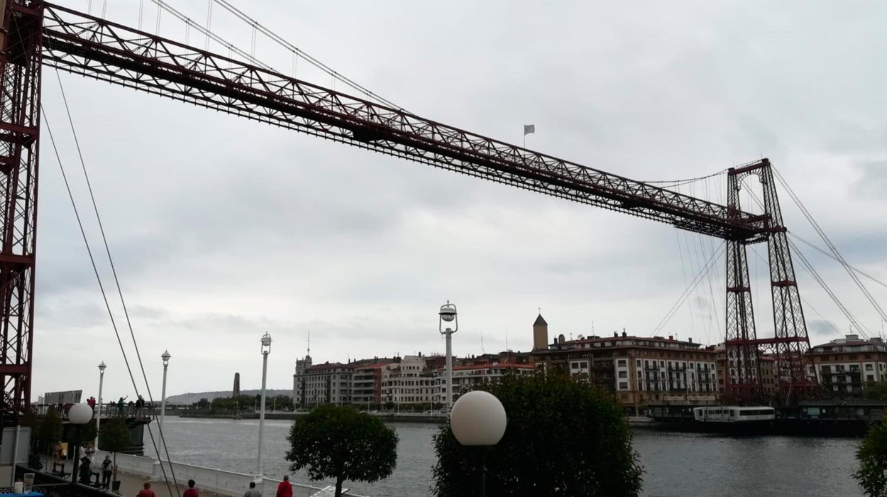 El puente colgante de Portugalete, incono turístico industrial El puente colgante de Portugalete, incono turístico industrial