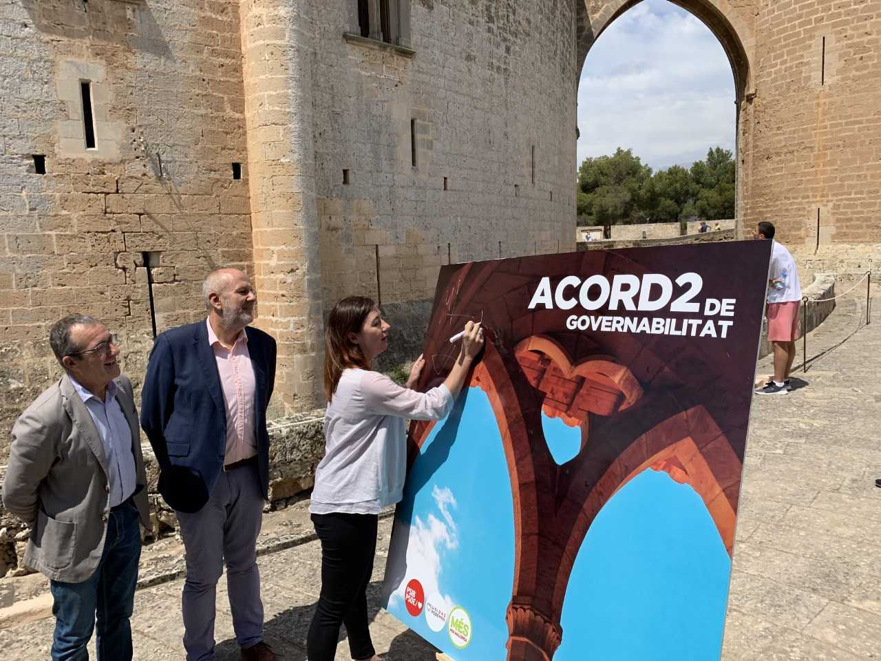 PSIB, MÉS y Podemos formalizan en el Castillo de Bellver su acuerdo de gobierno PSIB, MÉS y Podemos formalizan en el Castillo de Bellver su acuerdo de gobierno
