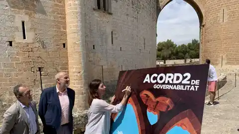 Los candidatos de MÉS, Miquel Ensenyat, PSIB, Francina Armengol, y Unidas Podemos, Juan Pedro Yllanes. Castillo de Bellver