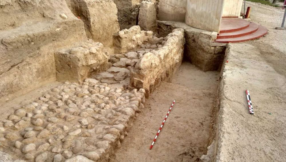 Restos de la muralla de la época íbera encontrada en el yacimiento de La Alcudia de Elche. 