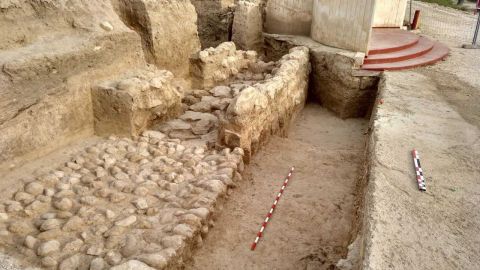 Restos de la muralla de la &eacute;poca &iacute;bera encontrada en el yacimiento de La Alcudia de Elche. 