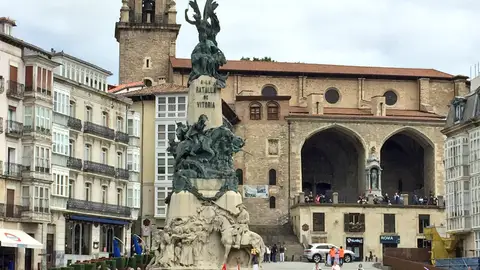 Aniversario de la Batalla de Vitoria Hace 206 años, tal día como hoy, 21 de junio en Vitoria-Gasteiz logramos derrotar a Napoleón.