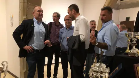 Mariano Vives, presidente del Elche Club Rugby Unión, junto al alcalde Carlos González y el concejal de Deportes, Vicente Alberola. RUGBY