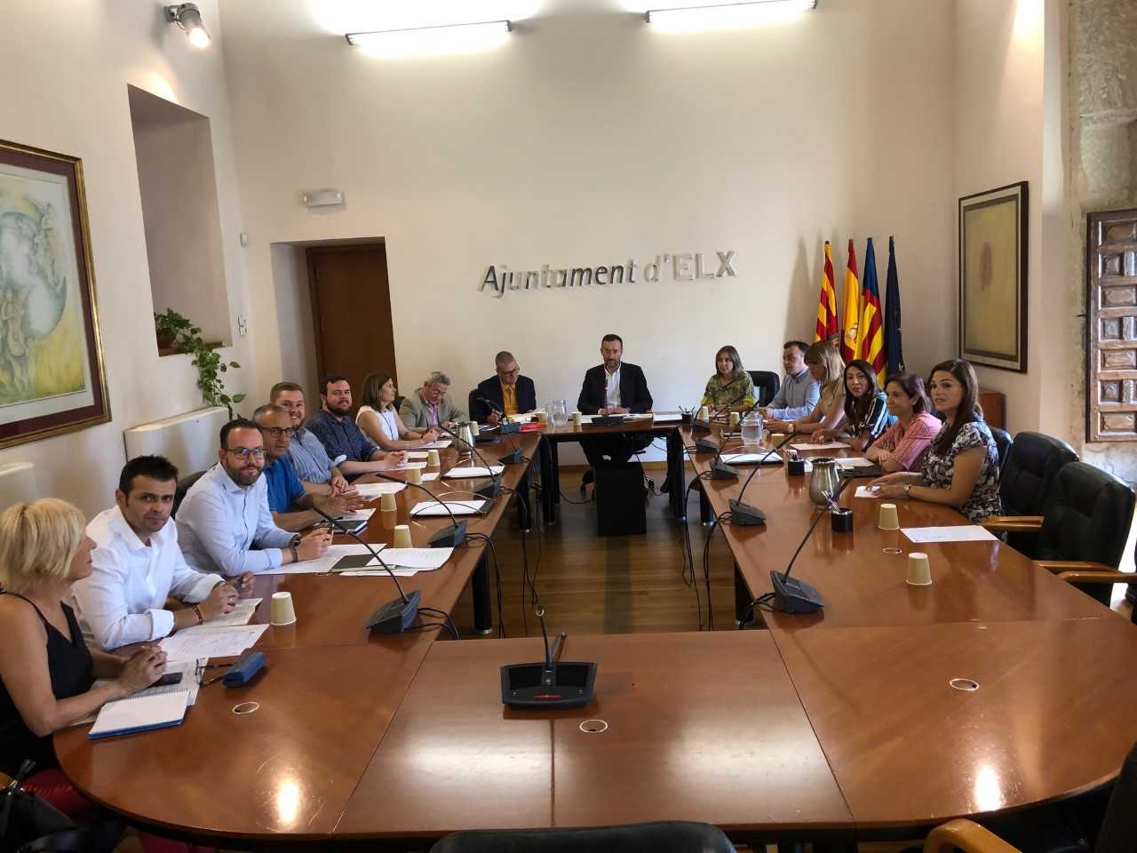 PSOE y Compromís acuerdan disponer de hasta 18 asesores en Elche esta legislatura PSOE y Compromís acuerdan disponer de hasta 18 asesores en Elche esta legislatura