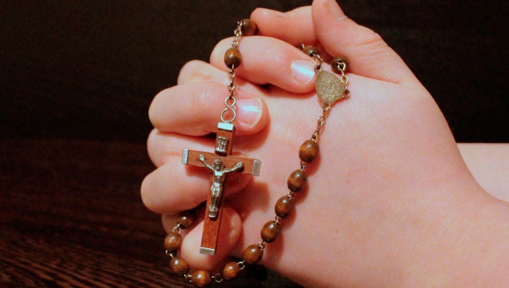 Rezando un rosario