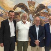 Cargos electos del Misteri d'Elx 2019 con el alcalde de Elche y el presidente del Patronato. 
