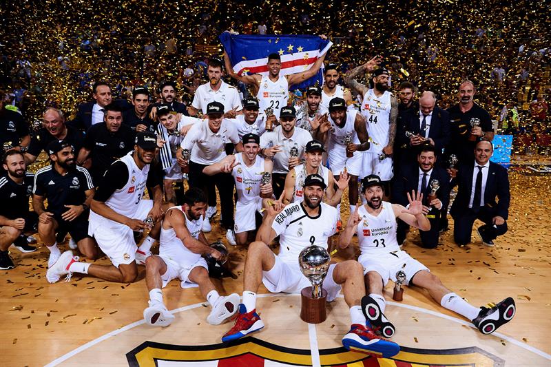 El Real Madrid, campeón de la Liga Endesa tras vencer el cuarto partido al Barcelona El Real Madrid, campeón de la Liga Endesa tras vencer el cuarto partido al Barcelona