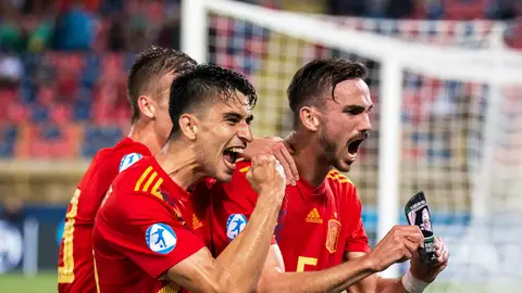 Fabián celebra un gol con España Fabián celebra un gol con España