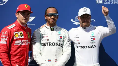 Lewis Hamilton, con Bottas y Leclerc Lewis Hamilton, con Bottas y Leclerc