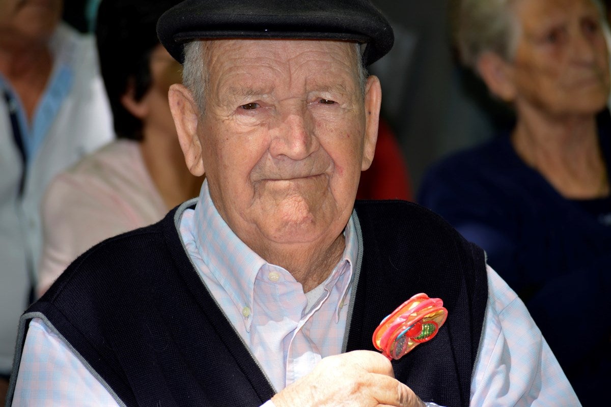 Martín recupera el sonajero que su madre llevó en su fusilamiento durante la Guerra Civil Martín recupera el sonajero que su madre llevó en su fusilamiento durante la Guerra Civil