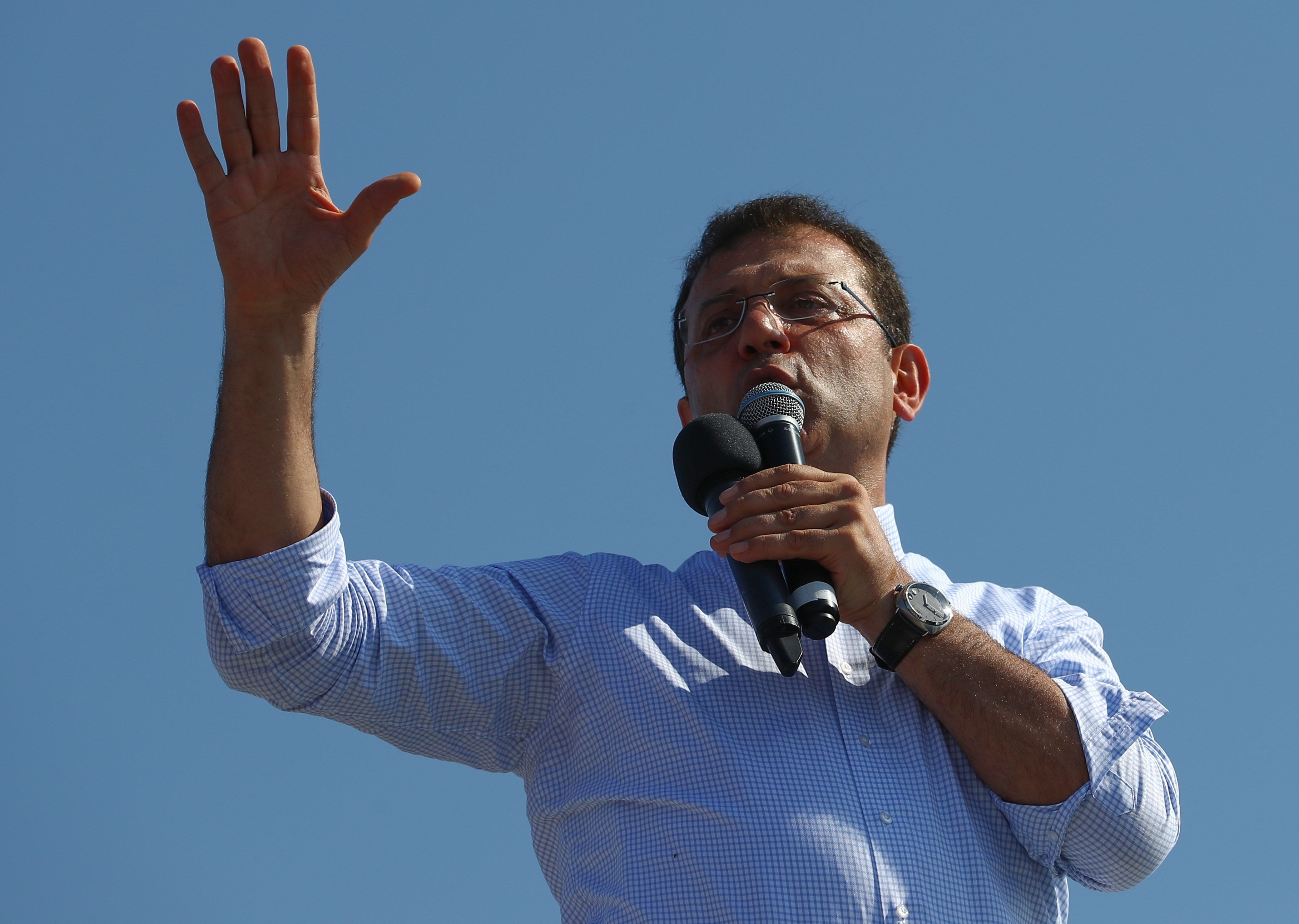 La oposición toma la alcaldía de Estambul tras 25 años de gobierno islamista La oposición toma la alcaldía de Estambul tras 25 años de gobierno islamista
