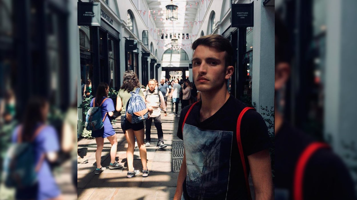 El joven con mayor nota en Selectividad, decide estudiar Dramaturgia: "Estoy intentando dedicarme a lo que me hace feliz" El joven con mayor nota en Selectividad, decide estudiar Dramaturgia: "Estoy intentando dedicarme a lo que me hace feliz"