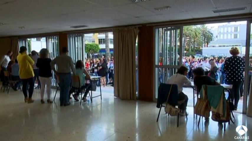 Un millar de opositores a maestro, contra el examen de Inglés en Madrid al sostener que no se ajustaba al temario Un millar de opositores a maestro, contra el examen de Inglés en Madrid al sostener que no se ajustaba al temario