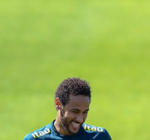 Neymar, sonriente durante un entrenamiento Neymar, sonriente durante un entrenamiento