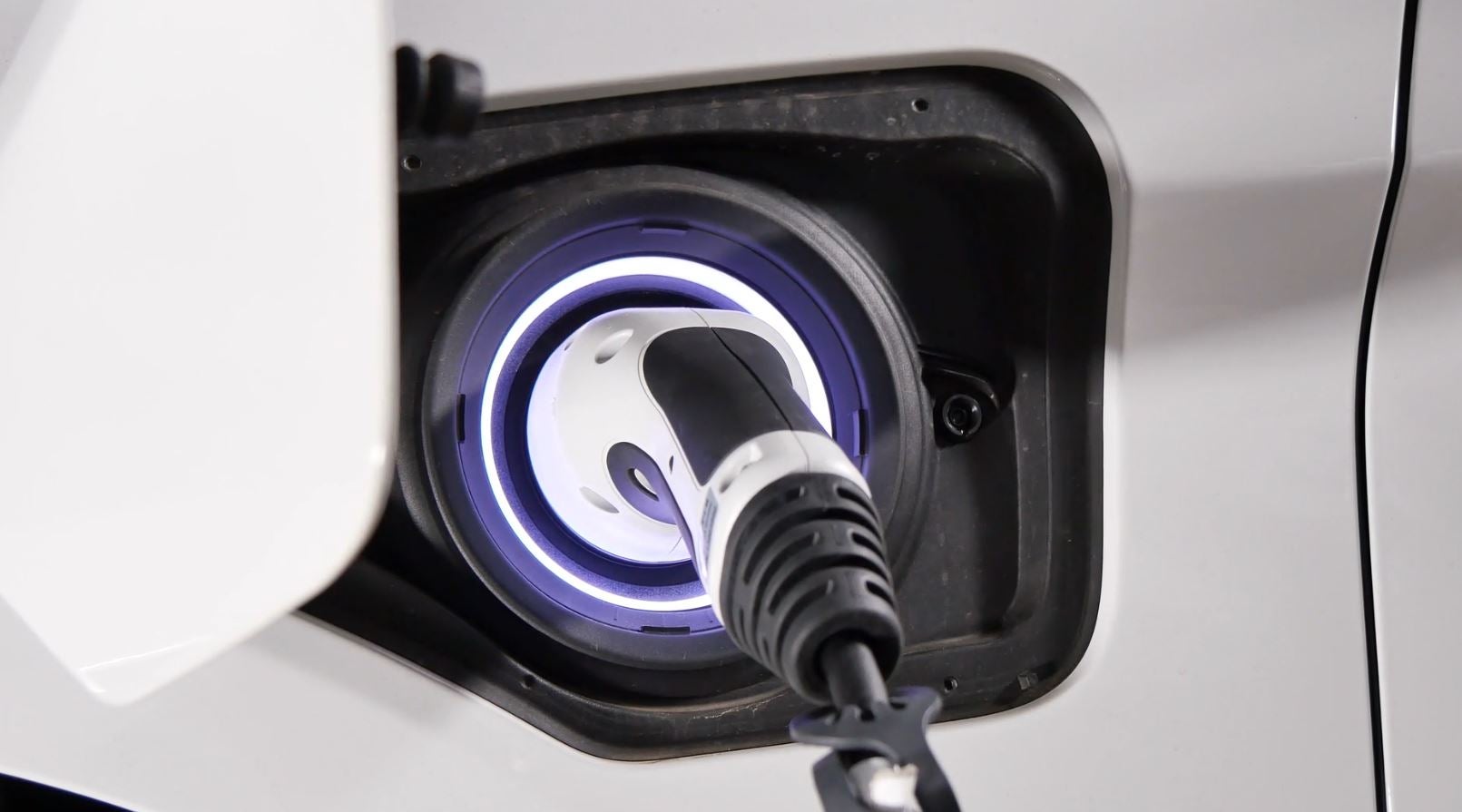 La Brújula de la economía: El coche eléctrico y el 'cambio' de la reforma laboral La Brújula de la economía: El coche eléctrico y el 'cambio' de la reforma laboral