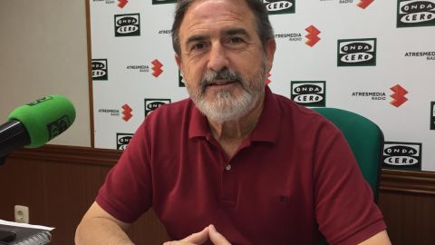 Jos&eacute; Luis Villanueva, alcalde de Aldea del Rey, durante la entrevista en Onda Cero Ciudad Real