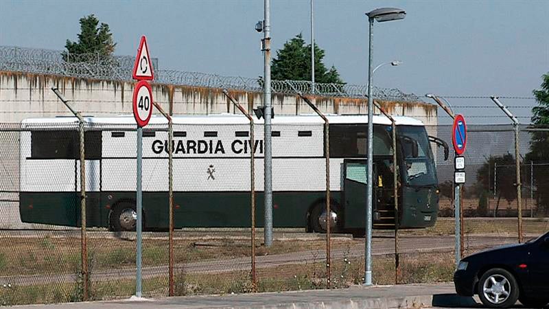 Los presos del "procés" salen de Valdemoro y dormirán en Zuera Los presos del "procés" salen de Valdemoro y dormirán en Zuera
