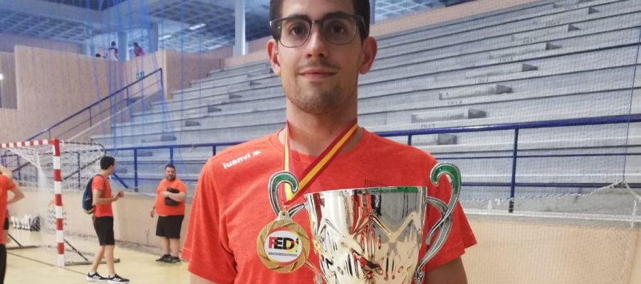 Luis Paredes, campeón de España con la selección valenciana de natación. Luis Paredes, campeón de España con la selección valenciana de natación.