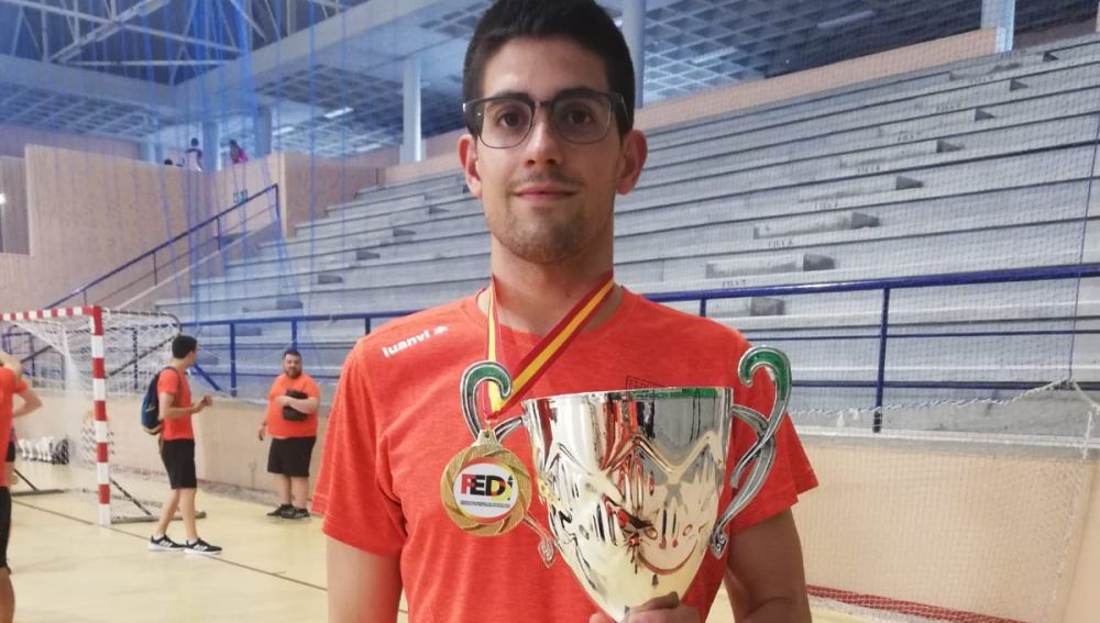 Luis Paredes, campeón de España con la selección valenciana de natación.