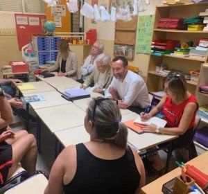 Reunión en el colegio La Paz de Torrellano de Elche. Reunión en el colegio La Paz de Torrellano de Elche.