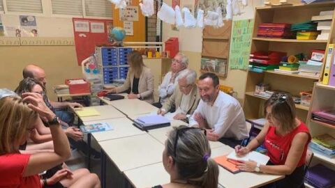 Reuni&oacute;n en el colegio La Paz de Torrellano de Elche.