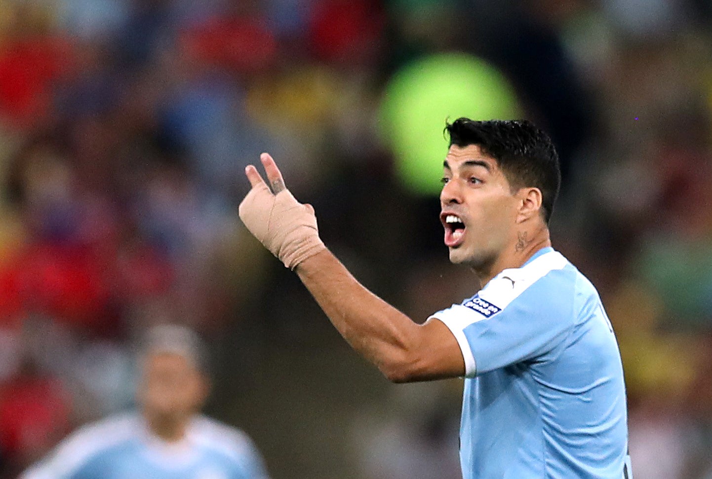 La imagen más viral de la Copa América: Luis Suárez pidió penalti por mano... ¡del portero! La imagen más viral de la Copa América: Luis Suárez pidió penalti por mano... ¡del portero!