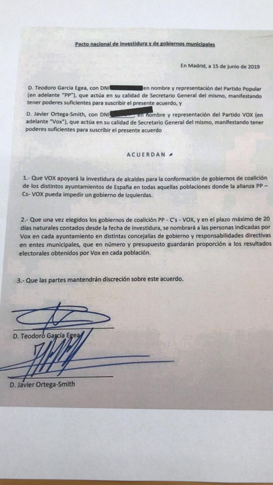 Vox filtra el pacto que firmó con el PP en el que se comprometían a darles "concejalías de gobierno" Vox filtra el pacto que firmó con el PP en el que se comprometían a darles "concejalías de gobierno"