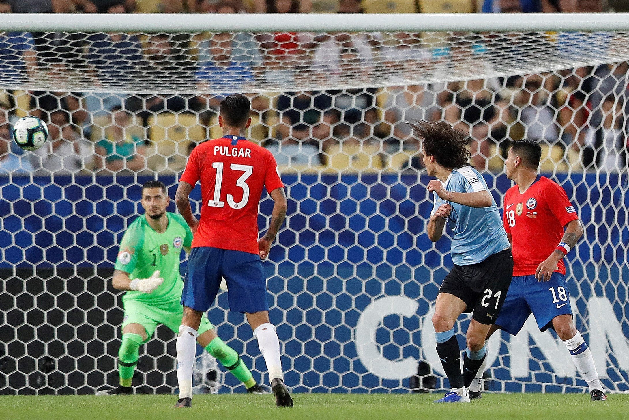 Uruguay derrota por la mínima a Chile con un gol de Cavani Uruguay derrota por la mínima a Chile con un gol de Cavani