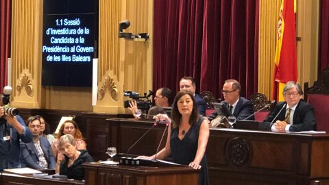 Francina Armengol durante su discurso en el debate de investidura 