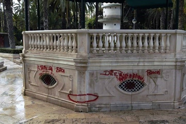 Detenido en Elche por realizar pintadas en espacios públicos cuyos daños se valoran en 1.500 euros Detenido en Elche por realizar pintadas en espacios públicos cuyos daños se valoran en 1.500 euros