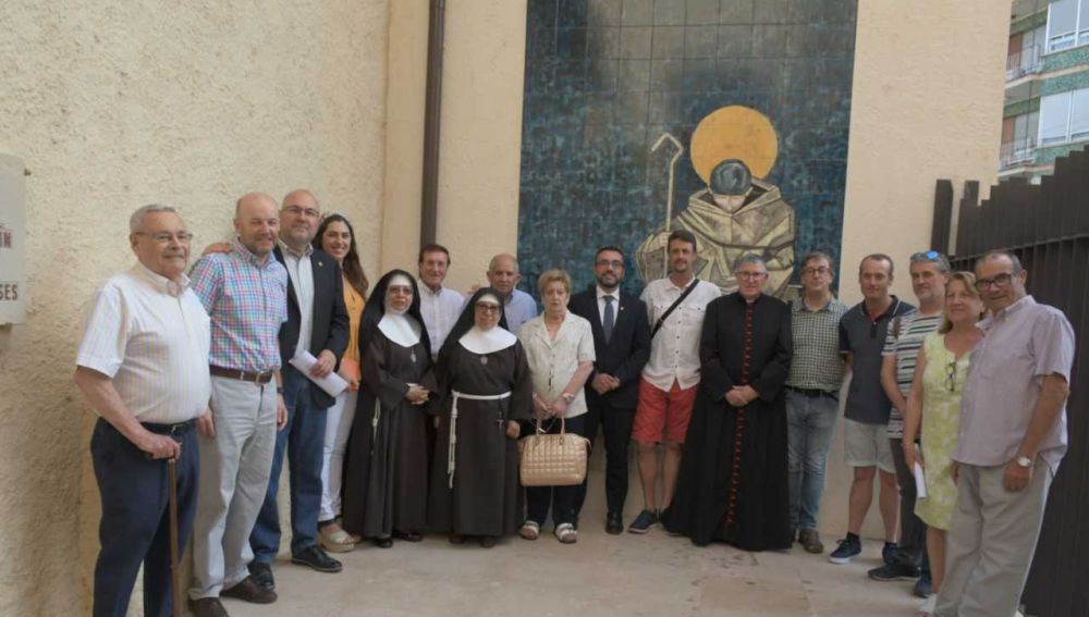 Els membres del patronat durant la visita al centrs d´interpretació de la basílica. 