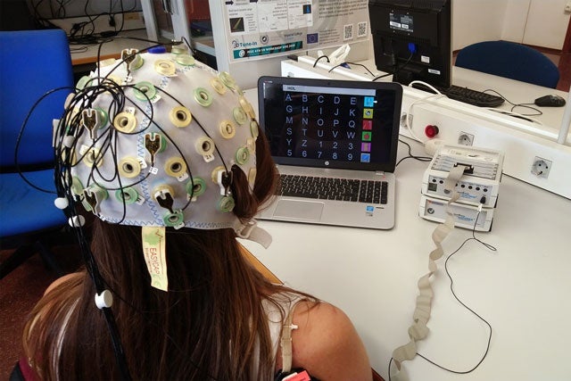Desarrollan un sistema cerebro-máquina que mejora la comunicación con pacientes de ELA Desarrollan un sistema cerebro-máquina que mejora la comunicación con pacientes de ELA