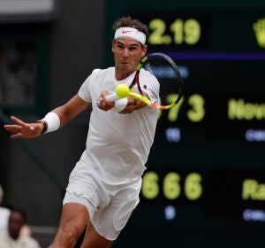Rafael Nadal disputando un partido en WImbledon 2018 Rafael Nadal disputando un partido en WImbledon 2018