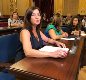 Francina Armengol, Presidenta del Govern, en una sesión del Pleno Parlamentario. Francina Armengol, Presidenta del Govern, en una sesión del Pleno Parlamentario.