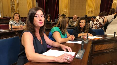Francina Armengol, Presidenta del Govern, en una sesi&oacute;n del Pleno Parlamentario.