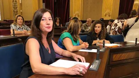 Francina Armengol, Presidenta del Govern, en una sesión del Pleno Parlamentario. Francina Armengol, Presidenta del Govern, en una sesión del Pleno Parlamentario.