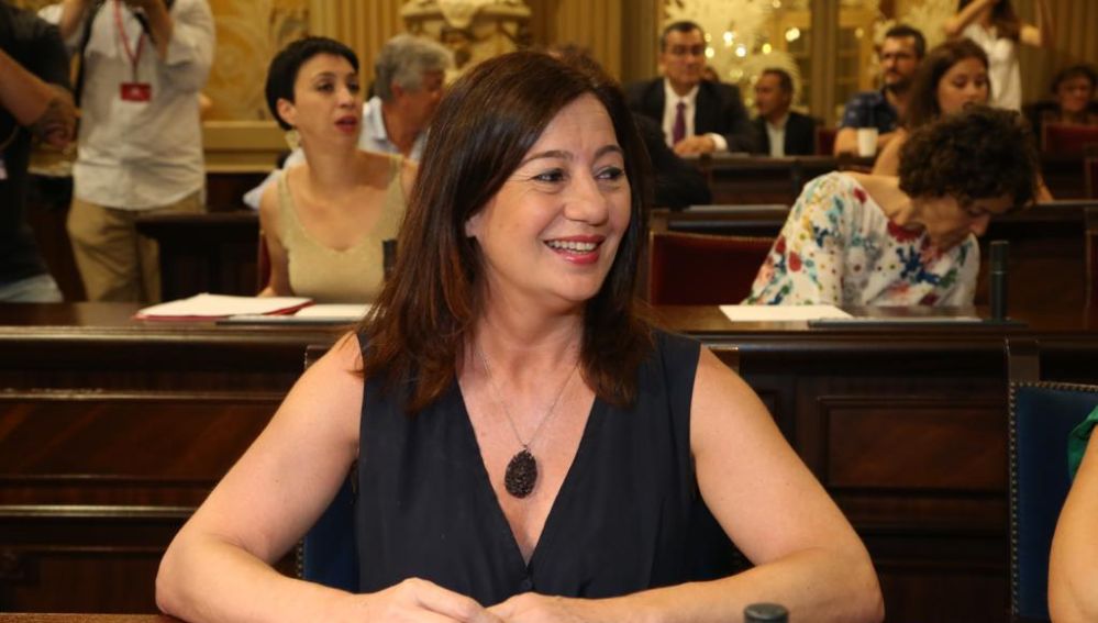 Francina Armengol, en el Pleno del Parlament