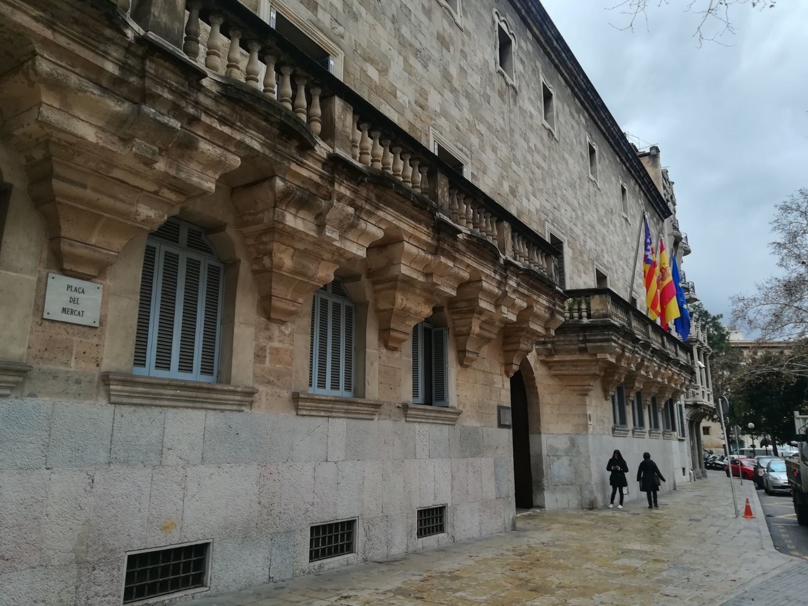 Dos años de prisión para el abogado que estafó al hijo de una mujer asesinada por su marido Dos años de prisión para el abogado que estafó al hijo de una mujer asesinada por su marido